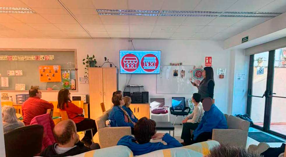 Persones de l'STO validant pictogrames